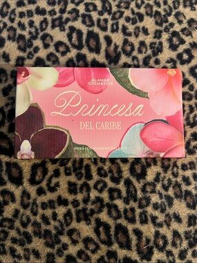 Princesa Del Caribe Pink Eyeshadow Palette by Alamar Cosmetics